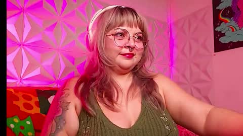 Gina George online show from 12-19-25, 01:01