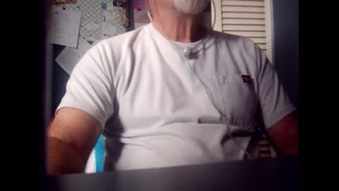 Snapshot of satyr64 chatting on 12-14-25, 02:33 satyr64 online show from 12-14-25, 02:33