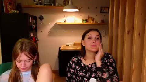 LUNA and ANNA    online show from 09-21-25, 06:20