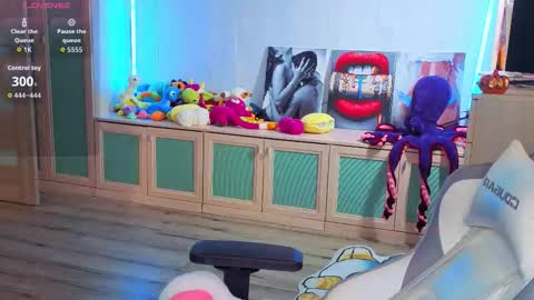 Ariel online show from 11-18-25, 03:01