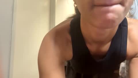 savannahtakethisbanana online show from 11-05-25, 12:32