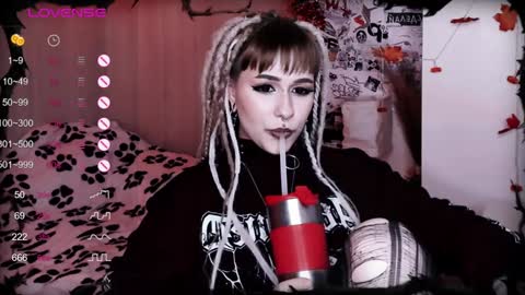 pronoun she. name Mary. age 21. online show from 01-07-25, 09:25