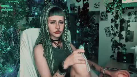 pronoun she. name Mary. age 21. online show from 01-12-26, 09:31