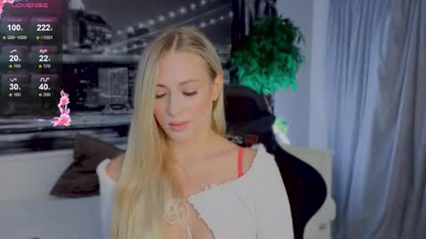 Snapshot of sayselena chatting on 10-09-25, 04:49 Hello guys our name is Emily Nicole Alice. We are very funny and love to spend time well online show from 10-09-25, 04:49