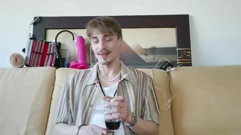 Snapshot of scaleslayer chatting on 02-04-25, 02:53 Mike online show from 02-04-25, 02:53