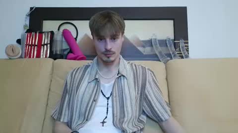 Snapshot of scaleslayer chatting on 02-04-25, 06:27 Mike online show from 02-04-25, 06:27