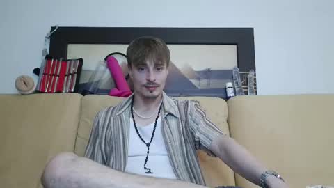 Snapshot of scaleslayer chatting on 02-05-25, 07:10 Mike online show from 02-05-25, 07:10