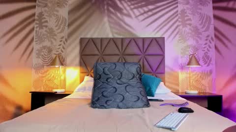 Snapshot of scarleett22 chatting on 10-22-25, 08:08 Scarleet online show from 10-22-25, 08:08