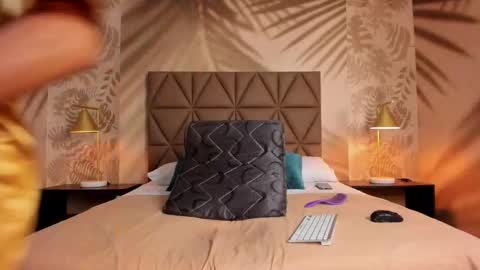 Snapshot of scarleett22 chatting on 11-17-25, 07:52 Scarleet online show from 11-17-25, 07:52