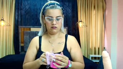 SCARLET MILF online show from 11-17-25, 12:33