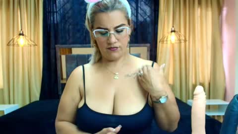 SCARLET MILF online show from 11-18-25, 08:57