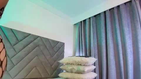 scarlet_queen7 online show from 04-14-26, 06:47