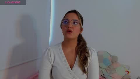 Scarlet  online show from 10-23-25, 08:07