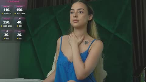 Scarlet online show from 10-15-25, 12:33