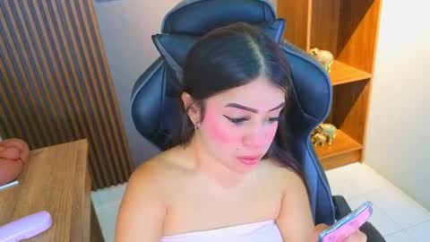 Snapshot of scarleth_fire chatting on 04-01-26, 12:39 Scarleth online show from 04-01-26, 12:39