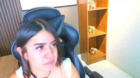 Snapshot of scarleth_fire chatting on 04-11-26, 12:42 Scarleth online show from 04-11-26, 12:42