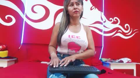 Snapshot of scarlethchannel chatting on 11-12-25, 02:50 Scarleth online show from 11-12-25, 02:50