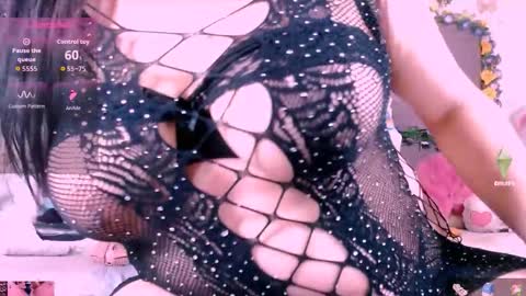 Snapshot of scarlethh_hott chatting on 11-26-25, 11:00 scarlethh hott online show from 11-26-25, 11:00