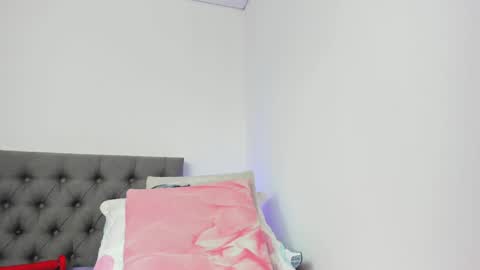 Snapshot of scarlethxs chatting on 12-10-24, 06:28 SOFI online show from 12-10-24, 06:28