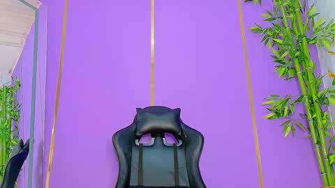 Denis online show from 10-25-25, 12:18