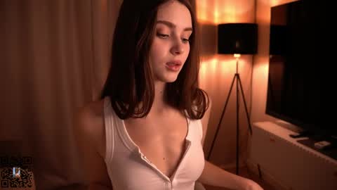 Snapshot of scarletmore chatting on 01-12-25, 08:47 Scarlet online show from 01-12-25, 08:47