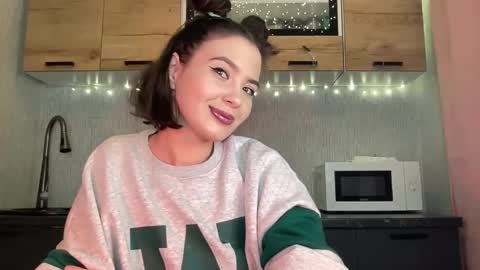 scarletpetal online show from 12-21-25, 12:01