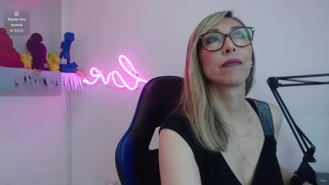 Scarlett online show from 11-15-25, 12:02