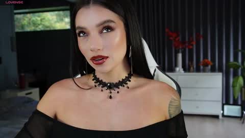 juli online show from 10-30-25, 09:37