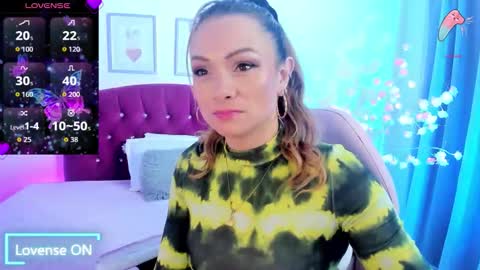 Snapshot of scarlett_blake11 chatting on 10-14-25, 04:24 scarlett_blake11 online show from 10-14-25, 04:24