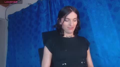 Snapshot of scarlett_crastrawberry chatting on 10-24-25, 09:44 scarlet online show from 10-24-25, 09:44