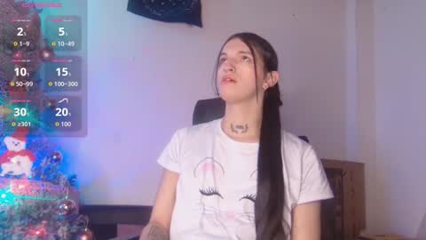 Snapshot of scarlett_crastrawberry chatting on 11-25-25, 10:43 scarlet online show from 11-25-25, 10:43