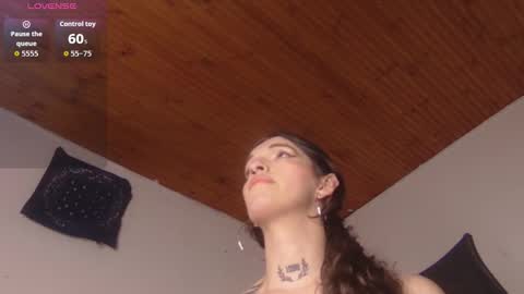 Snapshot of scarlett_crastrawberry chatting on 11-26-25, 10:22 scarlet online show from 11-26-25, 10:22