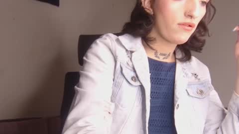 Snapshot of scarlett_crastrawberry chatting on 12-14-25, 08:46 scarlet online show from 12-14-25, 08:46