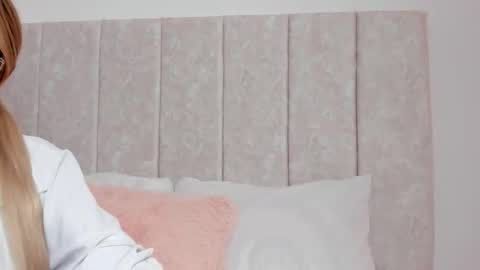 Scarlett Lee online show from 12-17-25, 01:06