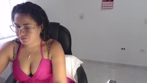 Snapshot of scarlett_liz chatting on 03-04-25, 12:33 Scarlett online show from 03-04-25, 12:33