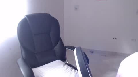 Snapshot of scarlett_liz chatting on 03-05-25, 12:22 Scarlett online show from 03-05-25, 12:22