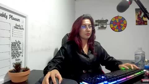 Snapshot of scarlett_sen chatting on 12-11-24, 07:03 Mistress Scarlett online show from 12-11-24, 07:03