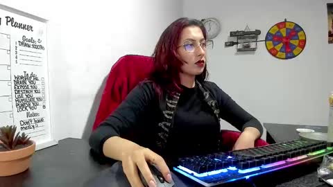 Snapshot of scarlett_sen chatting on 12-17-24, 01:27 Mistress Scarlett online show from 12-17-24, 01:27