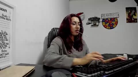 Snapshot of scarlett_sen chatting on 12-27-24, 06:42 Mistress Scarlett online show from 12-27-24, 06:42