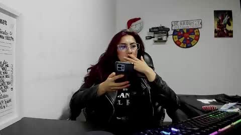 Snapshot of scarlett_sen chatting on 12-30-24, 05:55 Mistress Scarlett online show from 12-30-24, 05:55