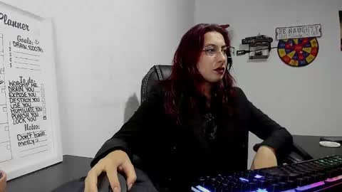 Snapshot of scarlett_sen chatting on 01-03-25, 01:36 Mistress Scarlett online show from 01-03-25, 01:36