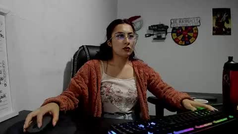 Snapshot of scarlett_sen chatting on 01-04-25, 02:35 Mistress Scarlett online show from 01-04-25, 02:35