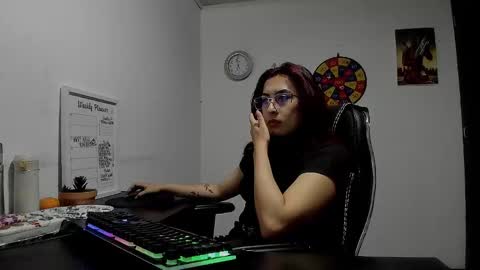 Snapshot of scarlett_sen chatting on 01-10-25, 06:28 Mistress Scarlett online show from 01-10-25, 06:28