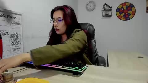 Snapshot of scarlett_sen chatting on 01-14-25, 02:22 Mistress Scarlett online show from 01-14-25, 02:22