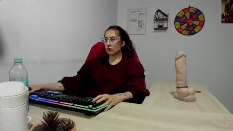 Snapshot of scarlett_sen chatting on 01-21-25, 04:37 Mistress Scarlett online show from 01-21-25, 04:37