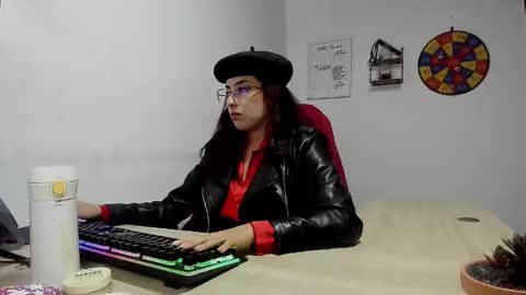 Snapshot of scarlett_sen chatting on 01-22-25, 01:53 Mistress Scarlett online show from 01-22-25, 01:53