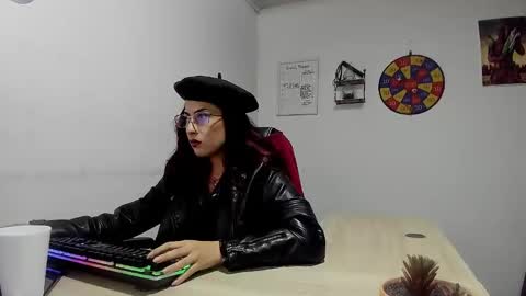 Snapshot of scarlett_sen chatting on 01-25-25, 02:36 Mistress Scarlett online show from 01-25-25, 02:36