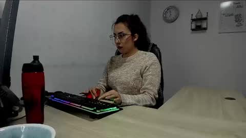 Snapshot of scarlett_sen chatting on 01-28-25, 05:35 Mistress Scarlett online show from 01-28-25, 05:35