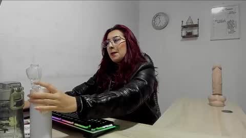 Snapshot of scarlett_sen chatting on 01-31-25, 02:28 Mistress Scarlett online show from 01-31-25, 02:28