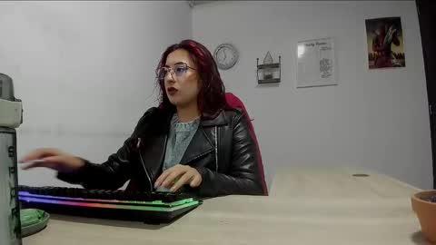 Snapshot of scarlett_sen chatting on 02-19-25, 01:06 Mistress Scarlett online show from 02-19-25, 01:06